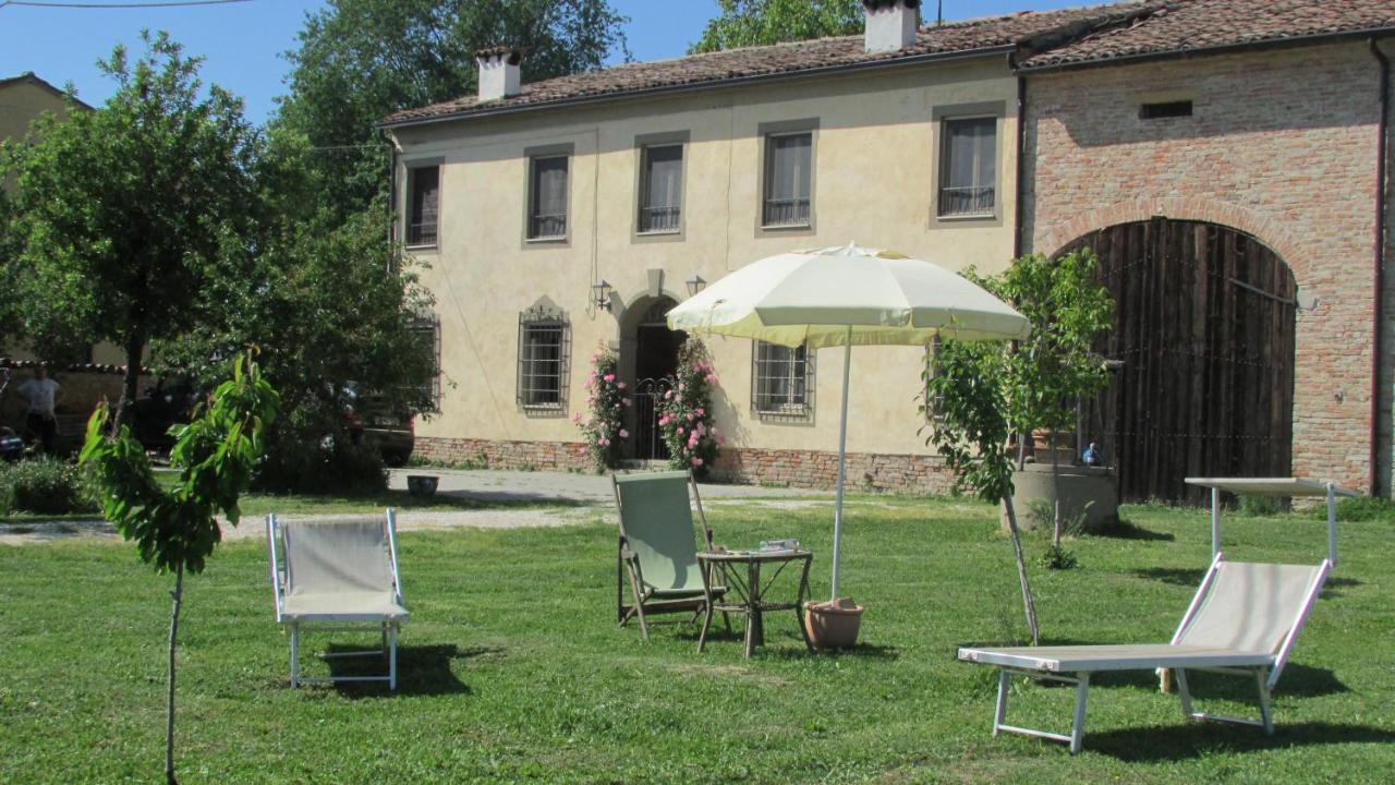 B&B La Casa Dei Prugni Boretto Exterior photo